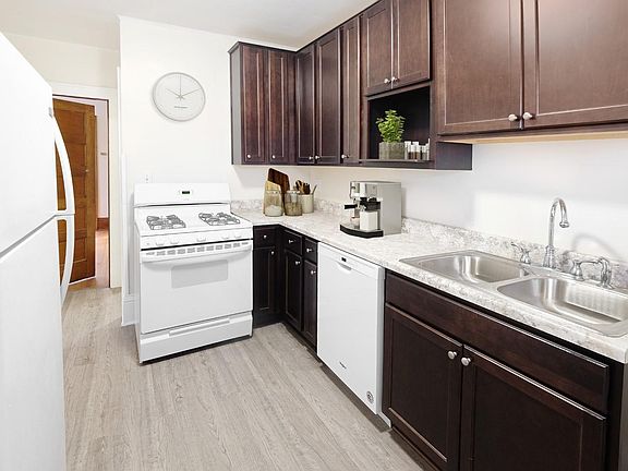 4th image of 3121 Hennepin Ave