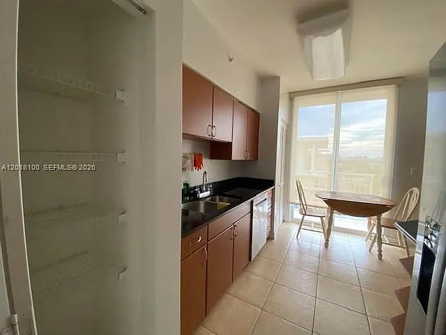 2425 SW 27th Ave #1008 — Photo 15