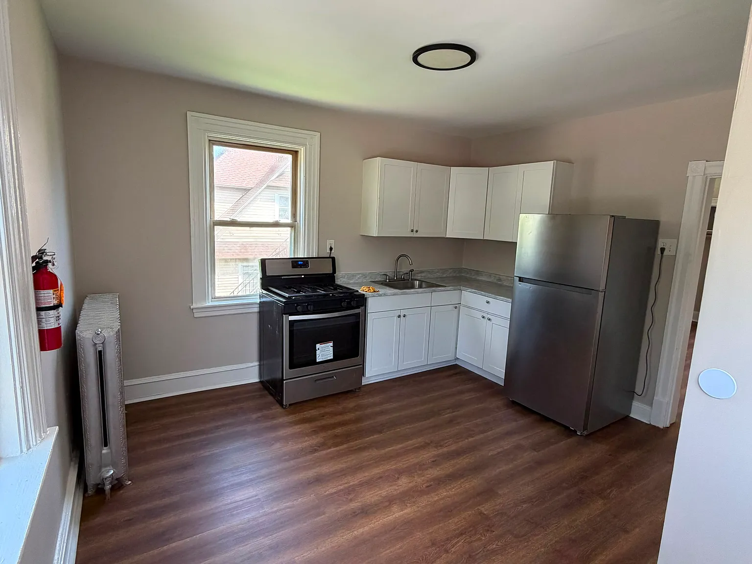 1 bed, $1,300 — Photo 4