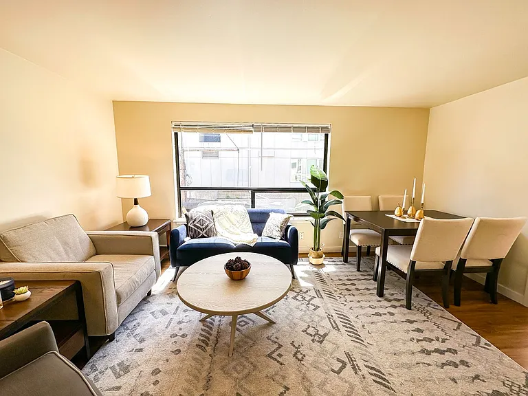515 East Denny Apartments — Photo 25