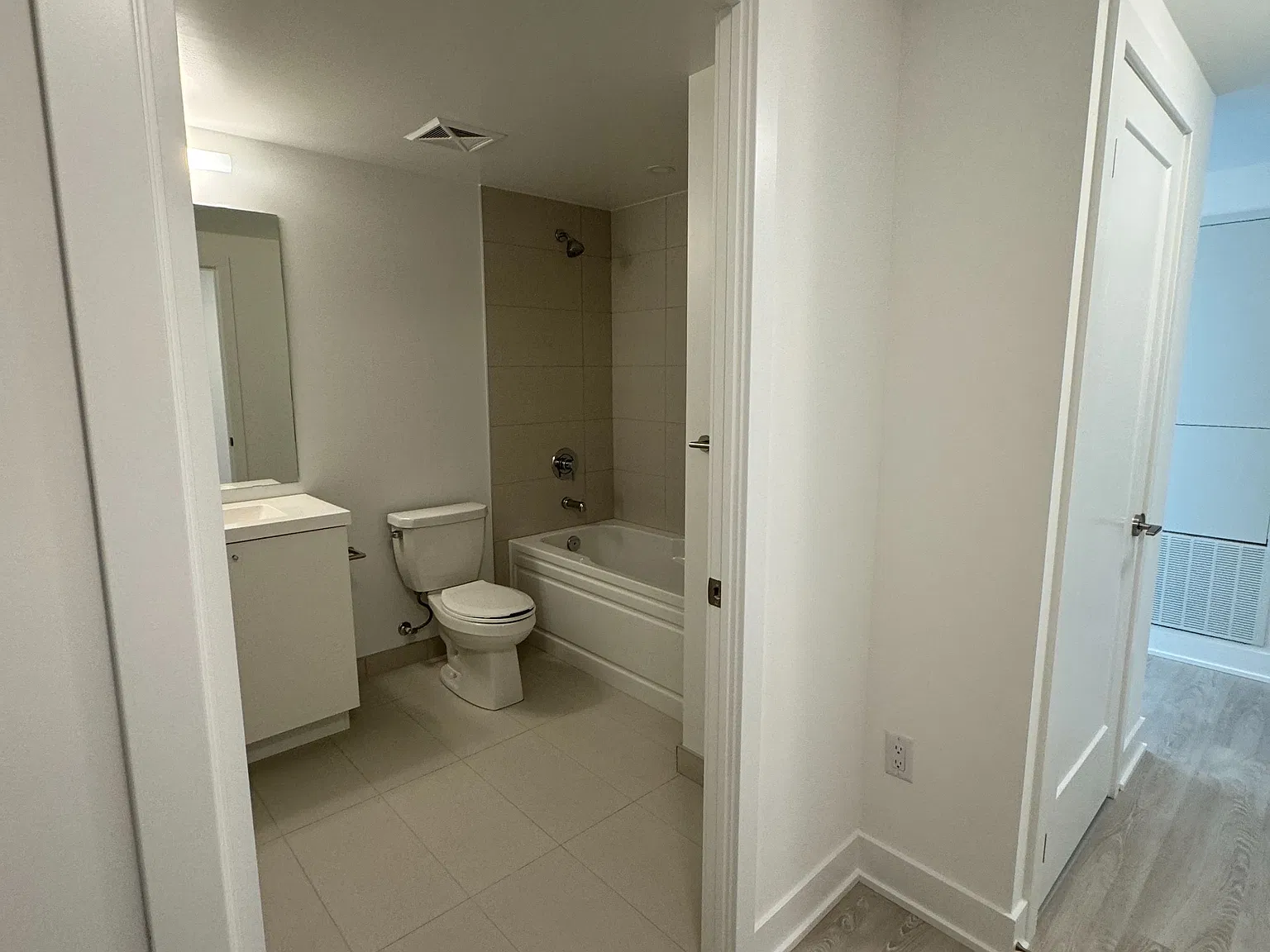 3 bed, $2,835 — Photo 4