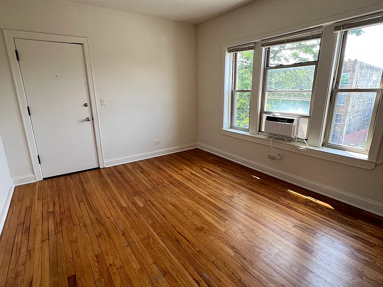 2339 N Sacramento Ave #3N — Photo 2