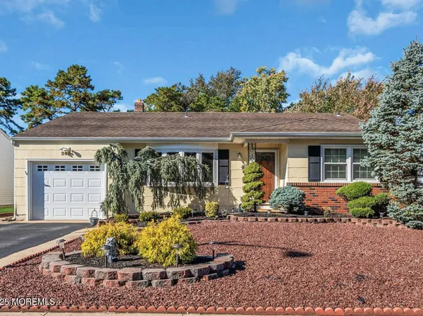 266 Westbrook Drive, Toms River, NJ 08757