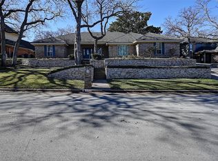2300 Woodsong Trl, Arlington, TX 76016