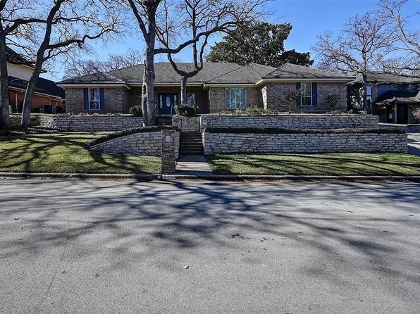 2300 Woodsong Trl, Arlington, TX 76016