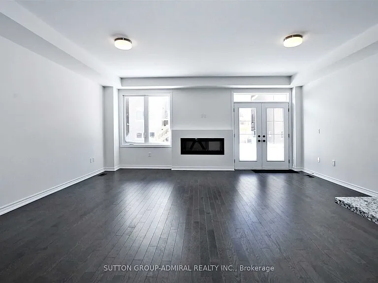 1477 Blackmore St — Photo 4
