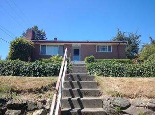 7555 32nd Ave SW, Seattle, WA 98126