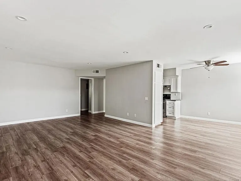460 E Cypress Ave #C — Photo 6