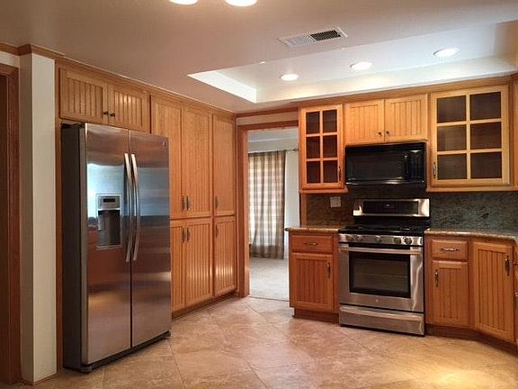 Stainless steel appliances included