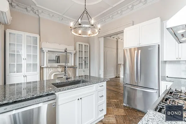 Sold by Bond New York | media 6