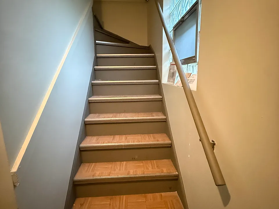 Inside entrance, 13 stairs