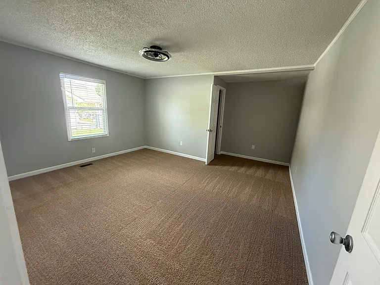 606 E Maple Ave — Photo 10