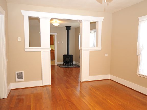 4th image of 8573 Railroad Pl SE