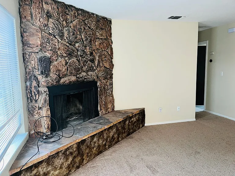 Nice and Cozy Upstairs Triplex Unit — Photo 3