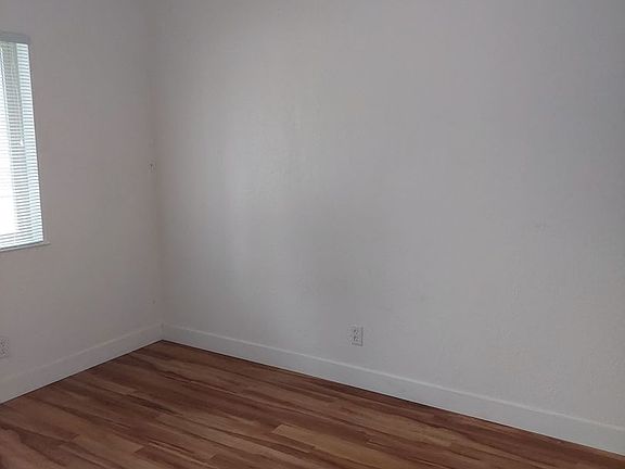 4th image of 969 Brockway Ave #9