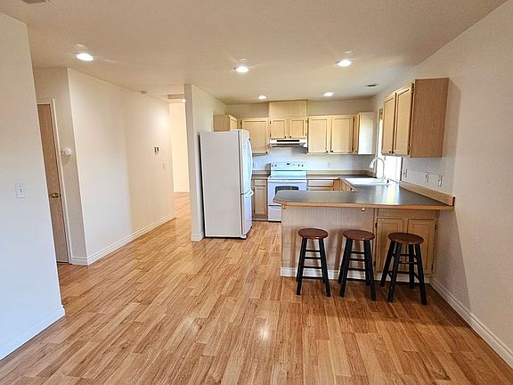 4th image of 1426 S James Ave