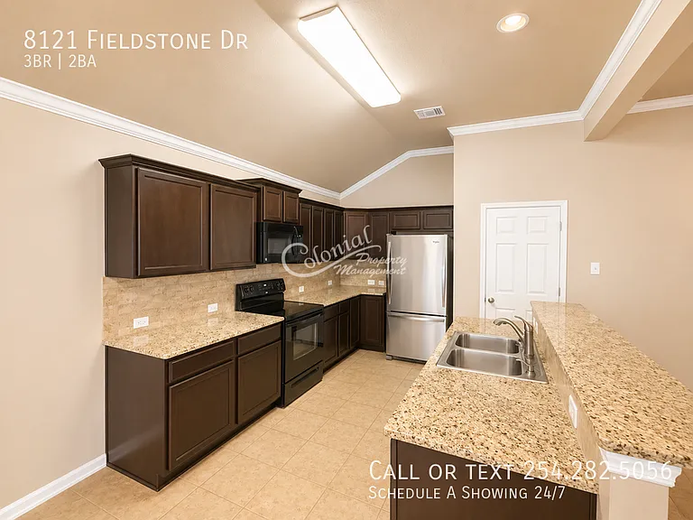 8121 Fieldstone Dr — Photo 2