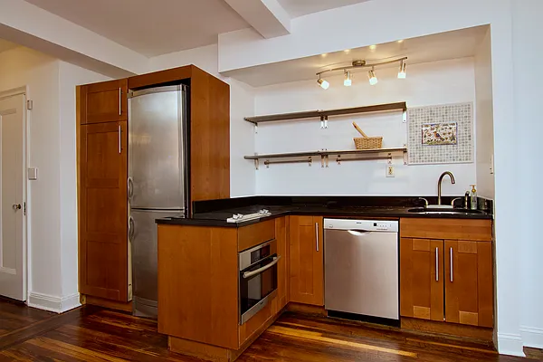 Sold by Steven Corcoran Real Estate | media 3