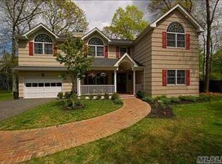 87 Hollins Ln, East Islip, NY 11730