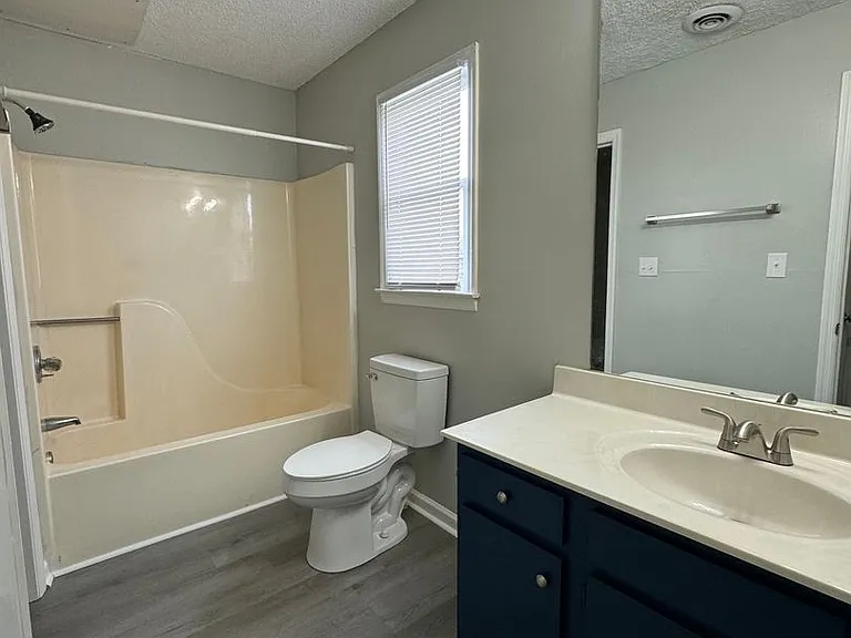 Creekview Apartments - Kingsport, TN — Photo 11