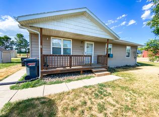 137 Twin Oaks Ln, Brookings, SD 57006
