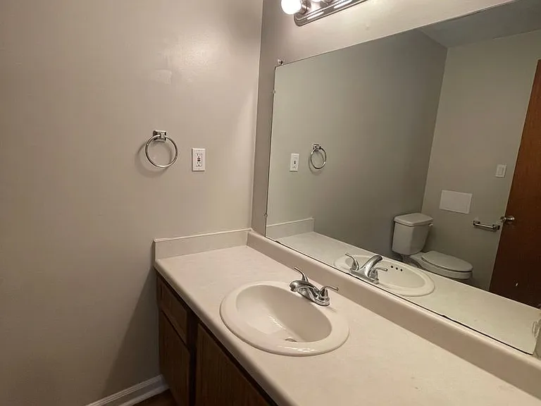 Pecan Manor Apartments — Photo 36
