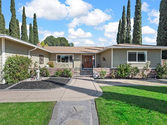 5th image of 448 Yellowstone Drive