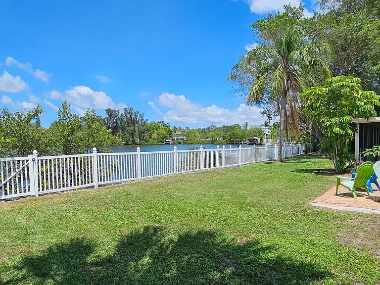 902 Bayshore Dr — Photo 4
