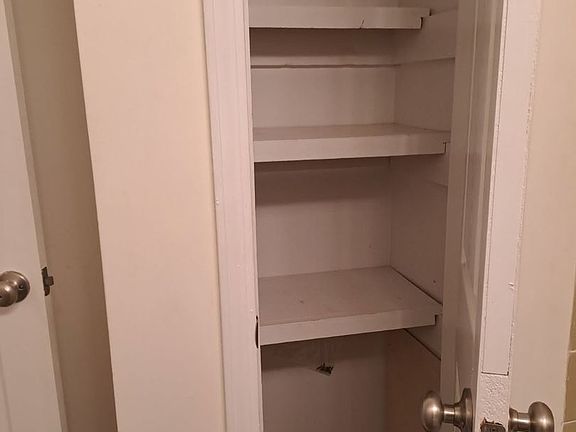 3rd image of 1026 Southpark Dr APT 1-B