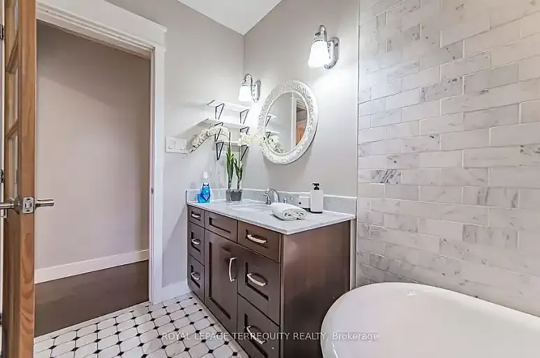 2 bed, 1.0 bath, 900 sqft, $2,950 — Photo 4
