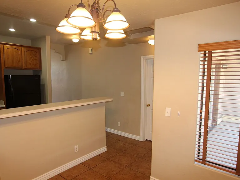 1535 E Payton Way — Photo 2