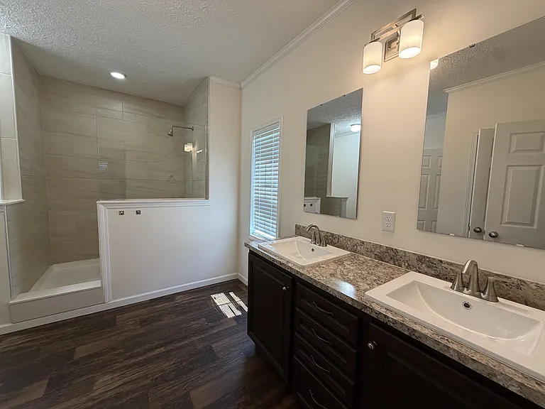 1311 E Memorial Hwy — Photo 8