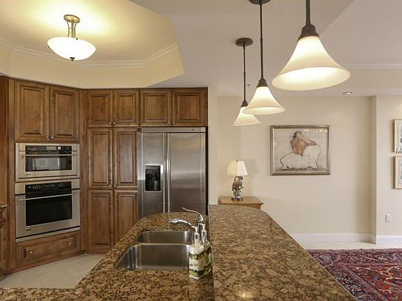 5th image of 1660 Summerhouse Ln Suite 603