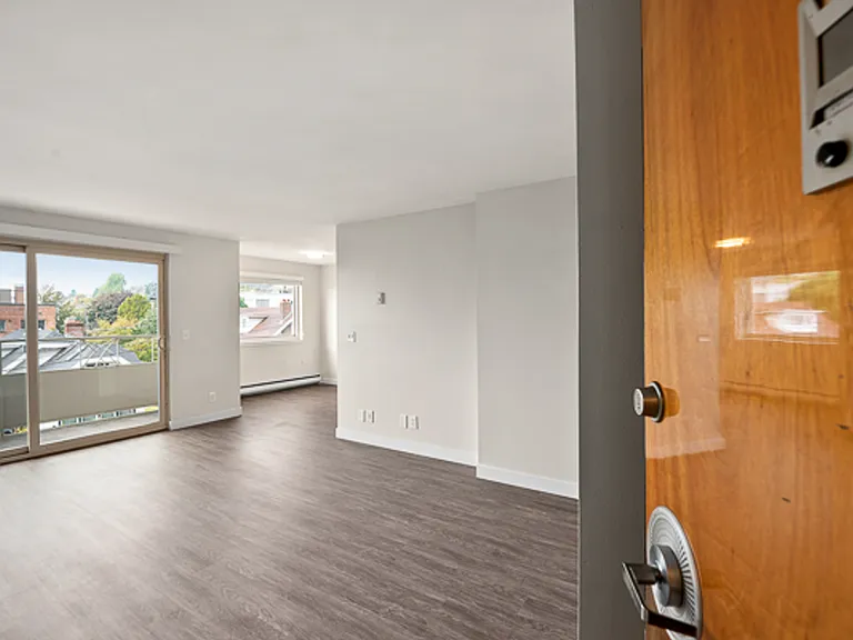 Aloha House Apartments — Photo 19