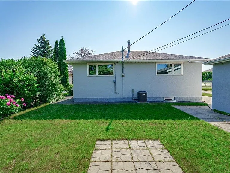 15 Lomond Blvd #15 — Photo 37