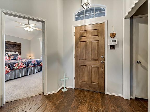 3rd image of 1724 Meadowlark Ln