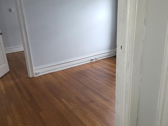 Walk through bedroom (or bedroom with walk-in closet)