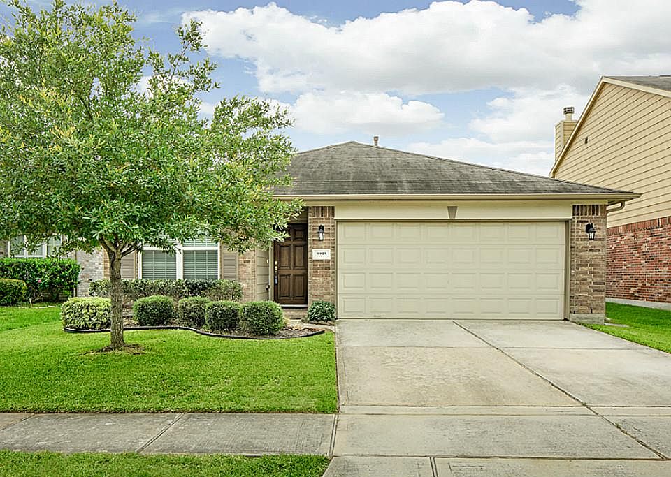 1st image of 9915 Fairlane Oaks Dr
