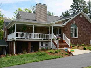 6746 Lake Dr, Radford, VA 24141