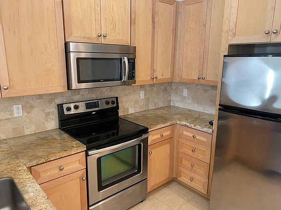 4th image of 55 Trumbull St #17