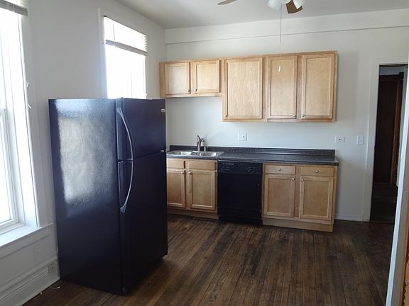 3rd image of 2022 W McLean Ave APT 3R