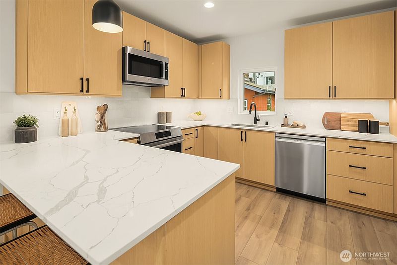 5th image of 7018 8th Avenue NE