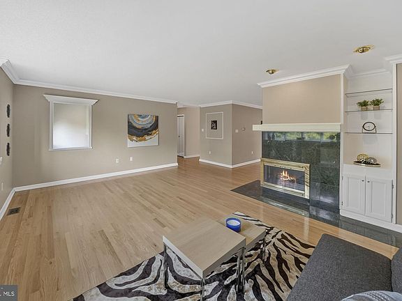 5th image of 75 Woodmont Dr