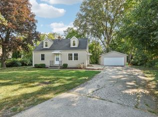 560 S Calhoun Rd, Brookfield, WI 53005