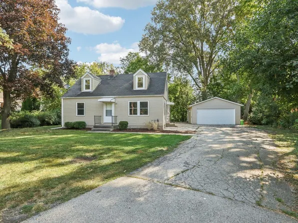 560 South Calhoun ROAD, Brookfield, WI 53005