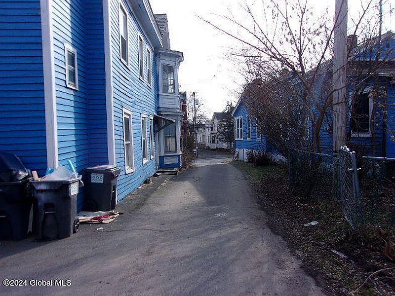 5th image of 70 Saratoga Avenue
