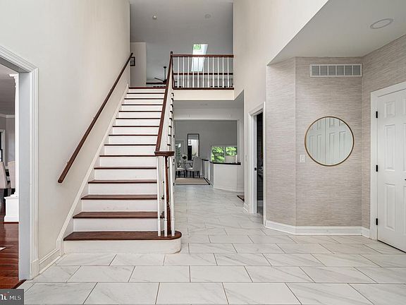 4th image of 763 Stacy Oak Way