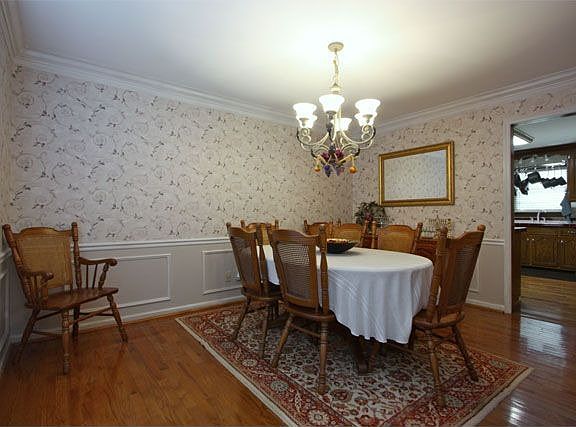 4th image of 810 Countrywood Dr