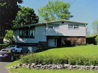4930 Bryn Mawr Dr, Syracuse, NY 13215
