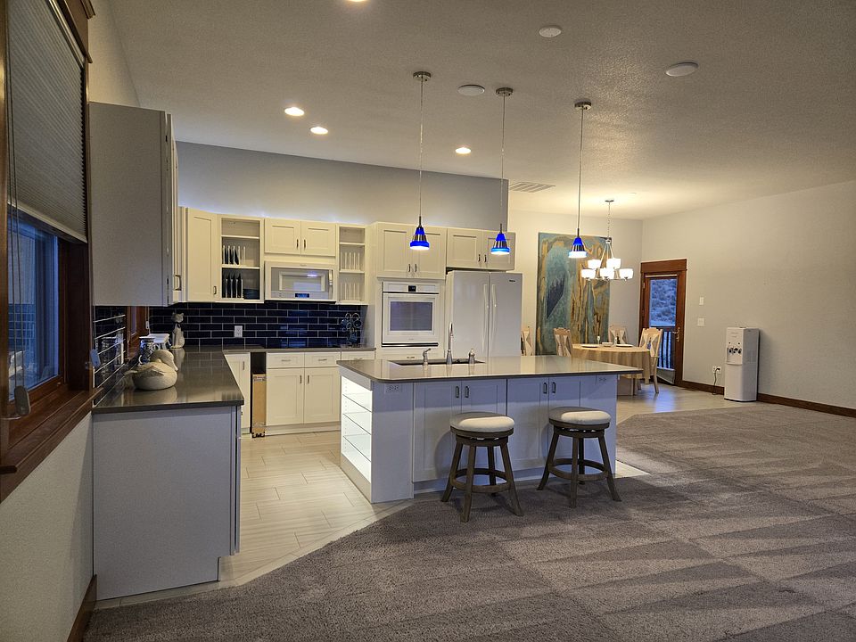 Kitchen, dining room